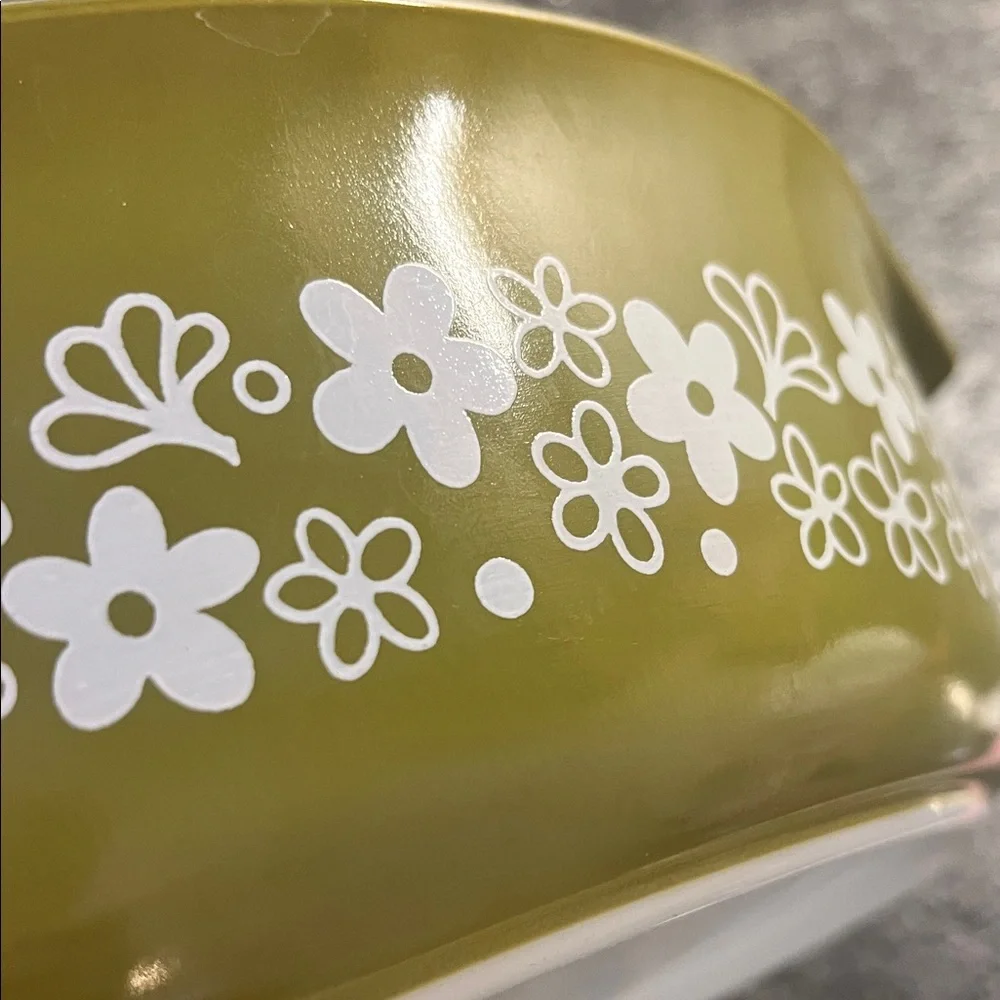 Vintage Pyrex Floral Spring Blossom or Crazy Daisy Casserole Dish - Olive Green